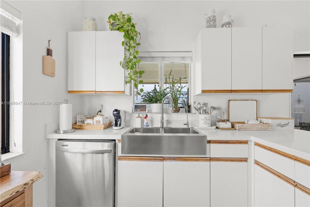 Под контрактом: $449,500 (2 спален, 2 ванн, 1136 Квадратных фут)