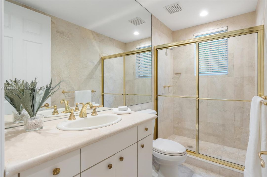 出租: $45,000 (5 贝兹, 5 浴室, 5124 平方英尺)