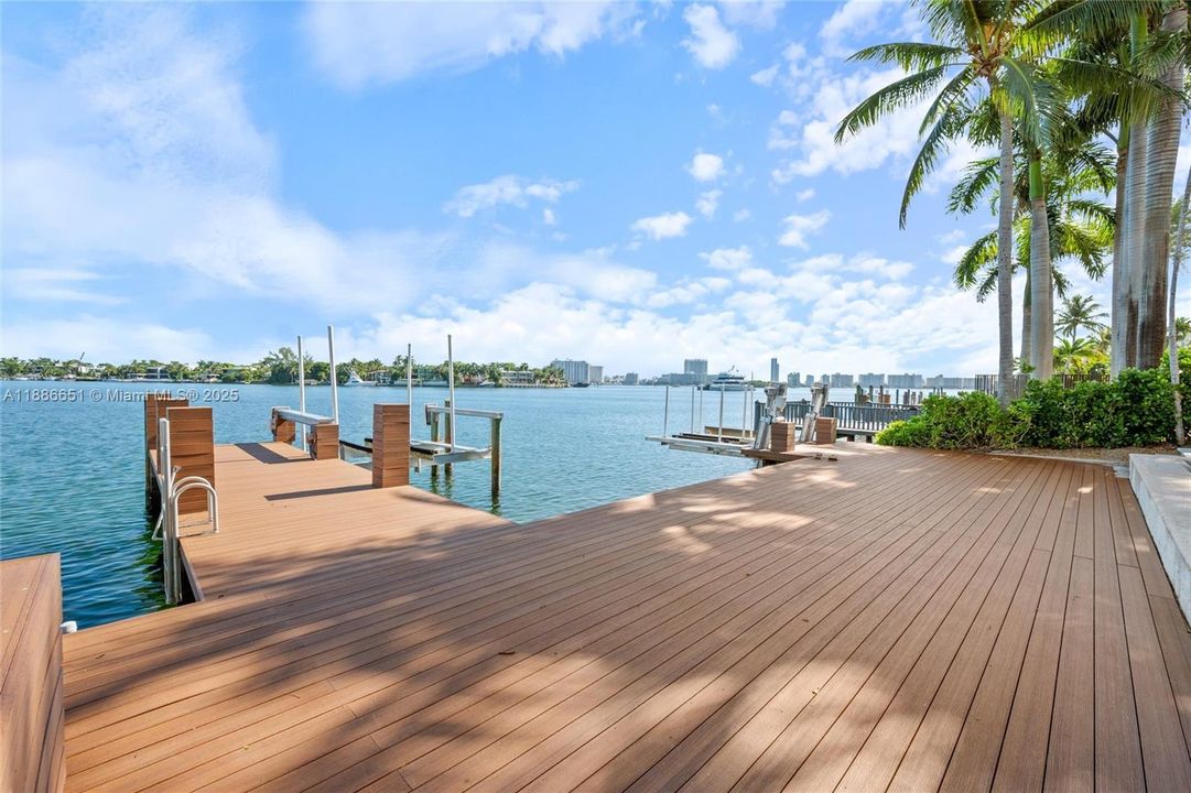 出租: $45,000 (5 贝兹, 5 浴室, 5124 平方英尺)