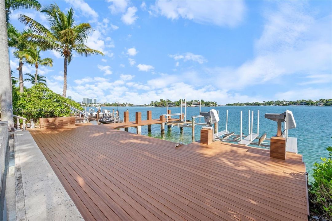 出租: $45,000 (5 贝兹, 5 浴室, 5124 平方英尺)