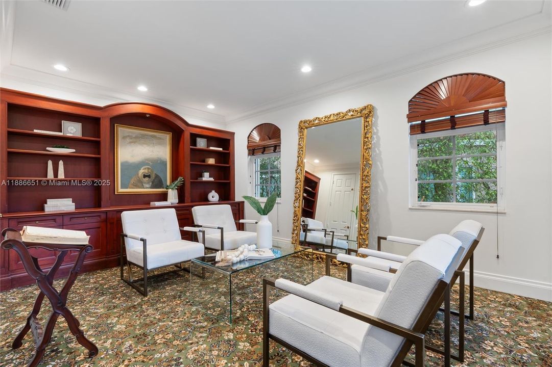 出租: $45,000 (5 贝兹, 5 浴室, 5124 平方英尺)