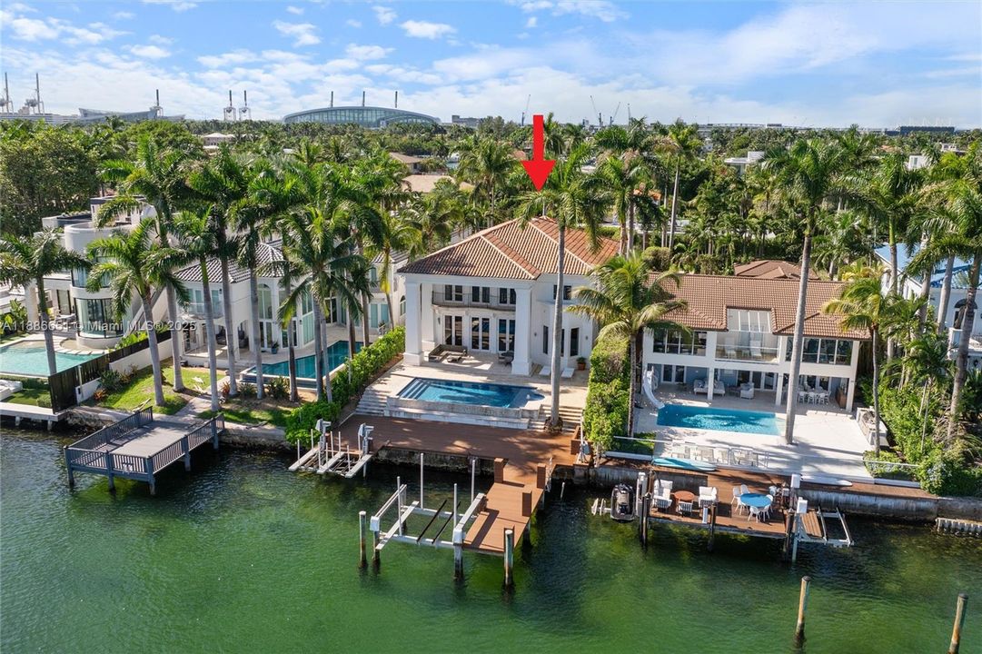 出租: $45,000 (5 贝兹, 5 浴室, 5124 平方英尺)