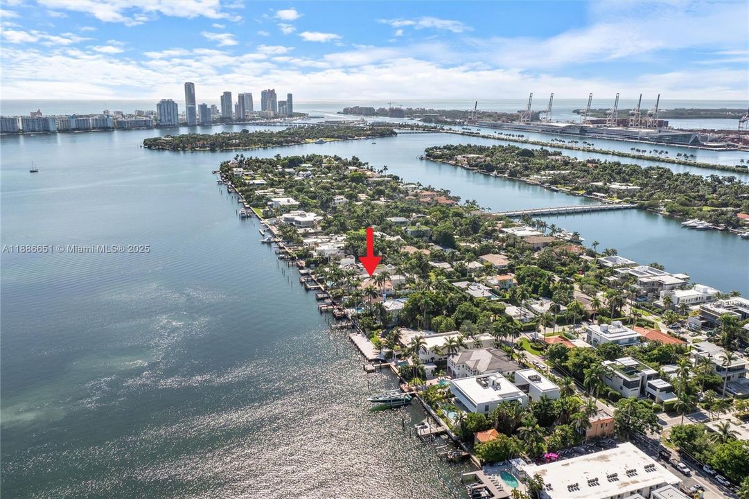 出租: $45,000 (5 贝兹, 5 浴室, 5124 平方英尺)