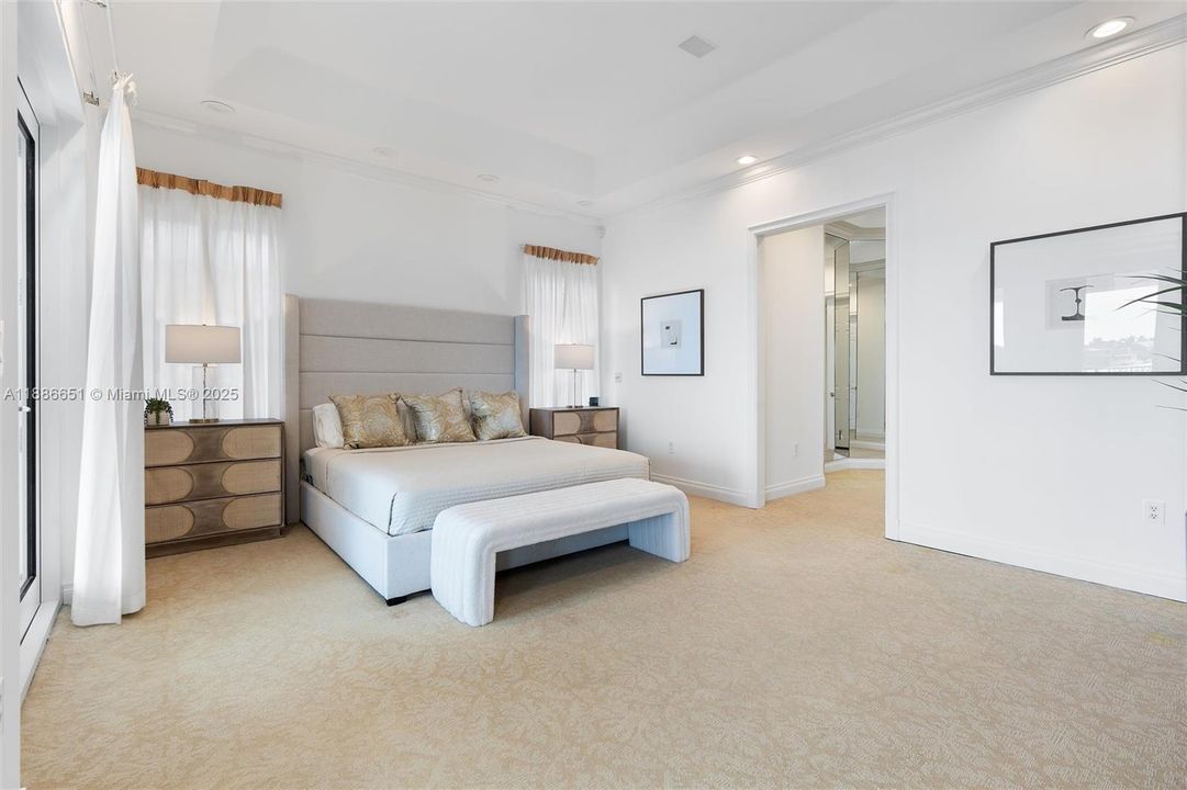 出租: $45,000 (5 贝兹, 5 浴室, 5124 平方英尺)