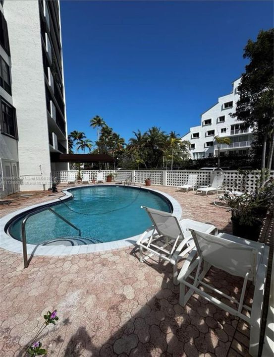 待售: $799,000 (2 贝兹, 2 浴室, 1123 平方英尺)