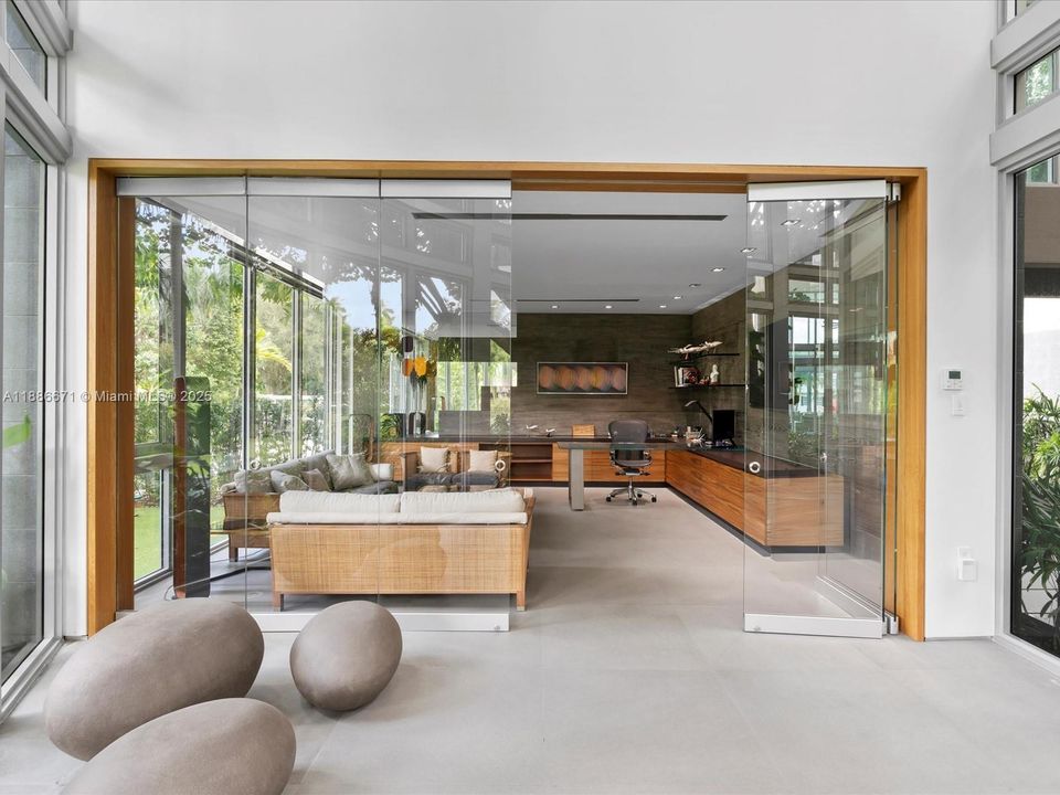 Recently Sold: $12,495,000 (4 beds, 4 baths, 6823 Square Feet)