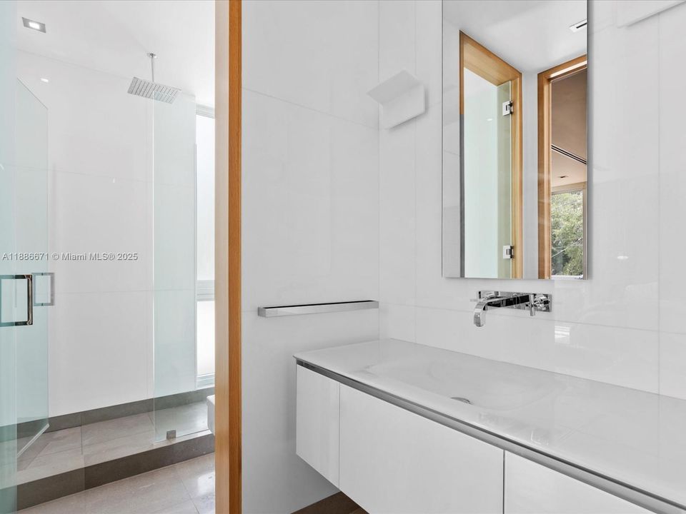 Recently Sold: $12,495,000 (4 beds, 4 baths, 6823 Square Feet)