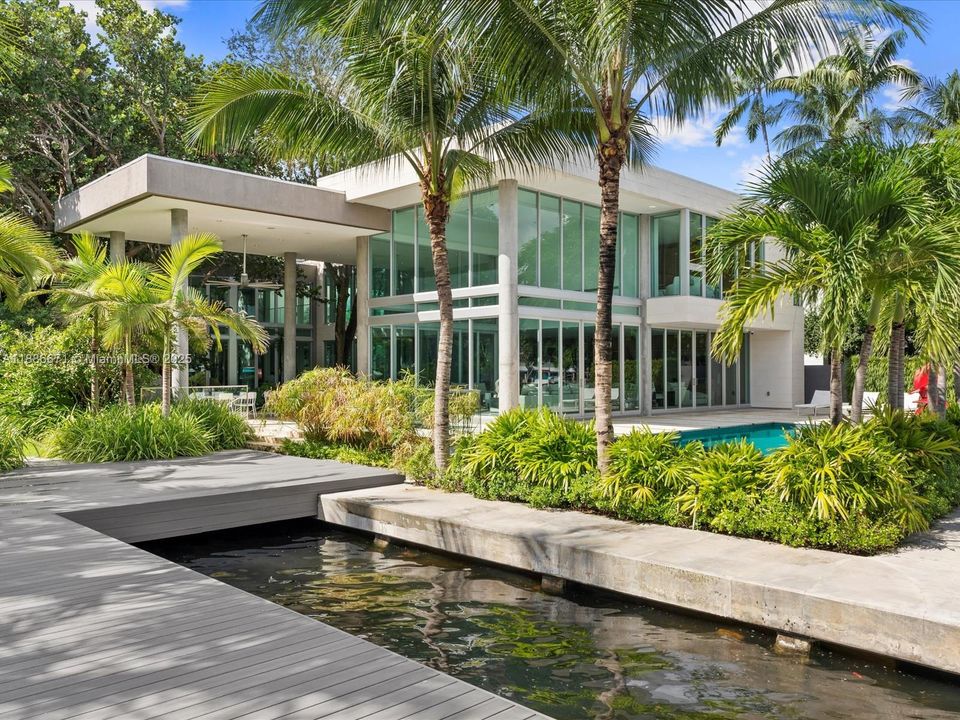 Recently Sold: $12,495,000 (4 beds, 4 baths, 6823 Square Feet)
