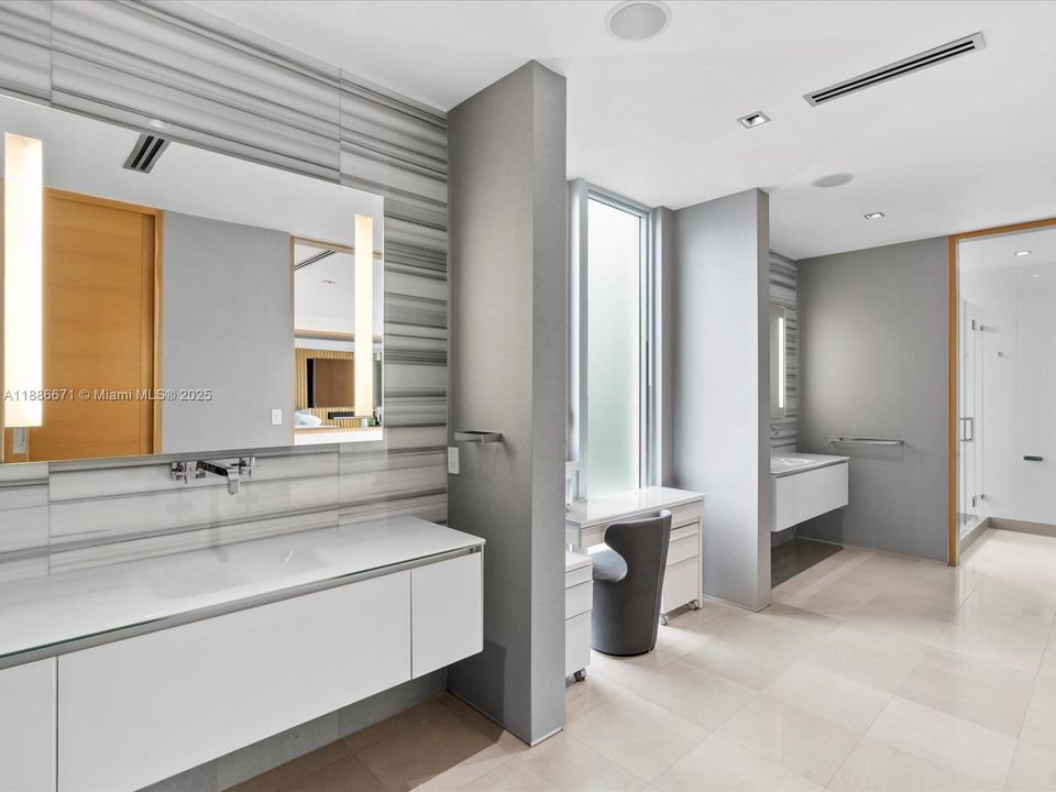 Recently Sold: $12,495,000 (4 beds, 4 baths, 6823 Square Feet)