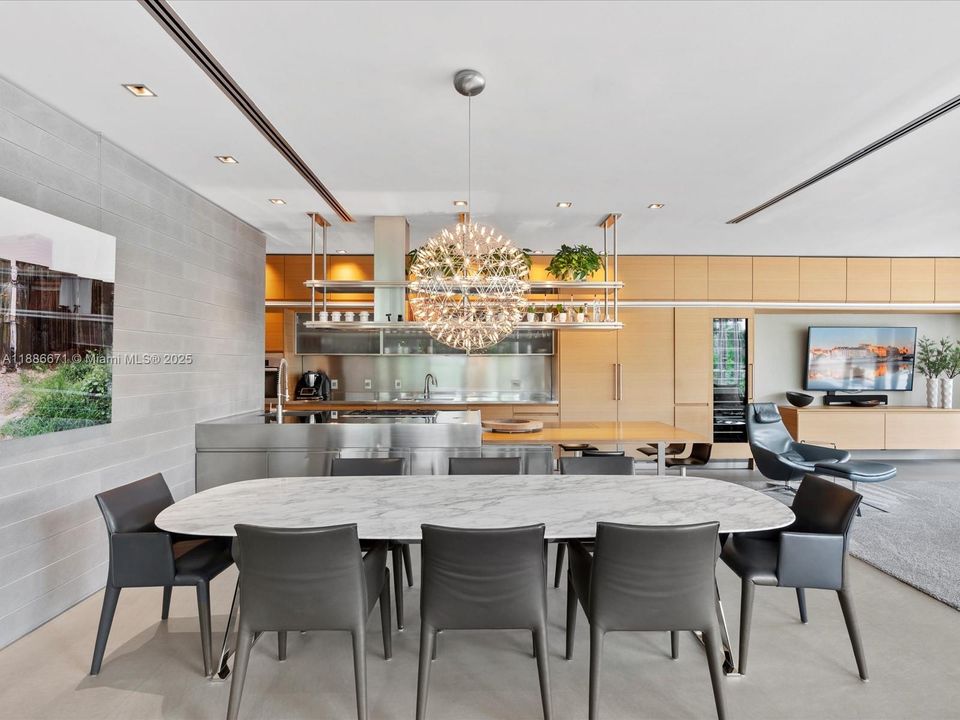 Recently Sold: $12,495,000 (4 beds, 4 baths, 6823 Square Feet)