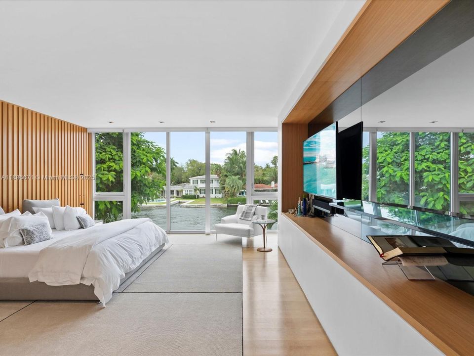 Recently Sold: $12,495,000 (4 beds, 4 baths, 6823 Square Feet)