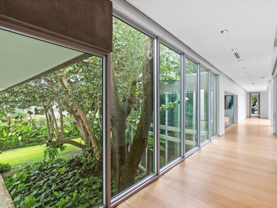 Recently Sold: $12,495,000 (4 beds, 4 baths, 6823 Square Feet)