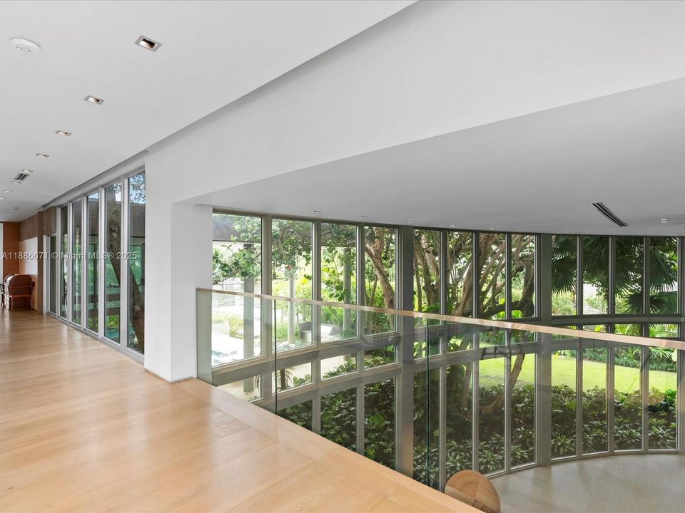 Recently Sold: $12,495,000 (4 beds, 4 baths, 6823 Square Feet)