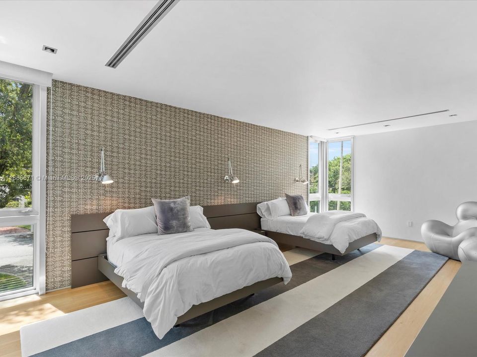 Recently Sold: $12,495,000 (4 beds, 4 baths, 6823 Square Feet)