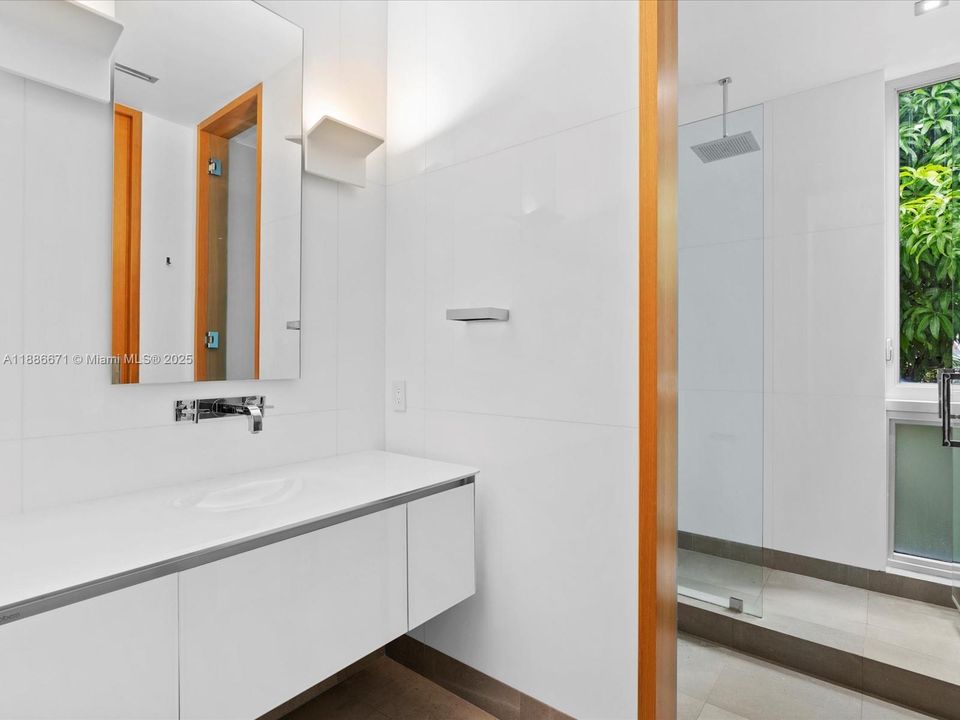 Recently Sold: $12,495,000 (4 beds, 4 baths, 6823 Square Feet)