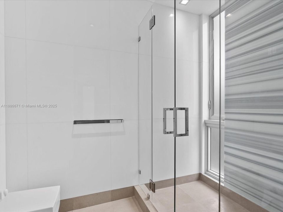 Recently Sold: $12,495,000 (4 beds, 4 baths, 6823 Square Feet)