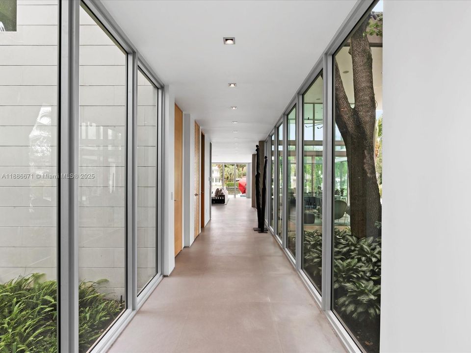 Recently Sold: $12,495,000 (4 beds, 4 baths, 6823 Square Feet)