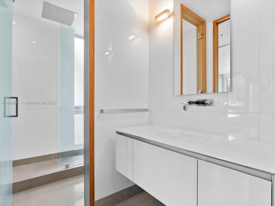 Recently Sold: $12,495,000 (4 beds, 4 baths, 6823 Square Feet)