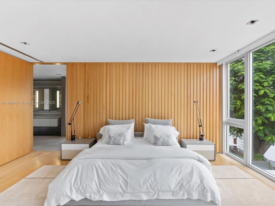 Recently Sold: $12,495,000 (4 beds, 4 baths, 6823 Square Feet)