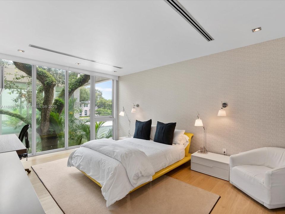 Recently Sold: $12,495,000 (4 beds, 4 baths, 6823 Square Feet)