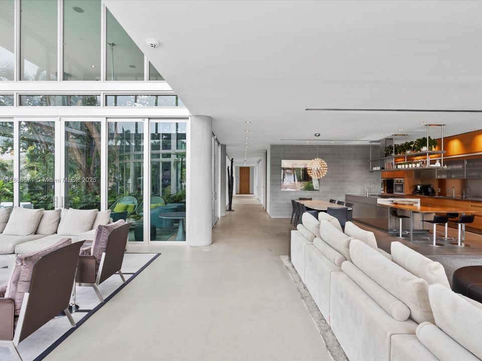 Recently Sold: $12,495,000 (4 beds, 4 baths, 6823 Square Feet)
