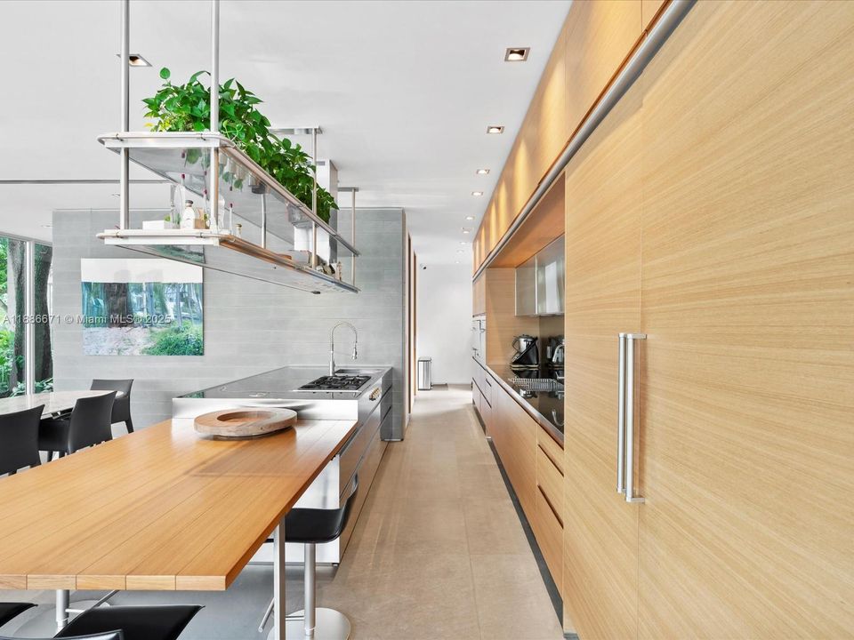 Recently Sold: $12,495,000 (4 beds, 4 baths, 6823 Square Feet)