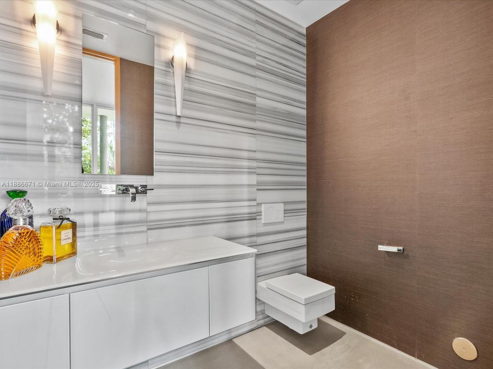 Recently Sold: $12,495,000 (4 beds, 4 baths, 6823 Square Feet)