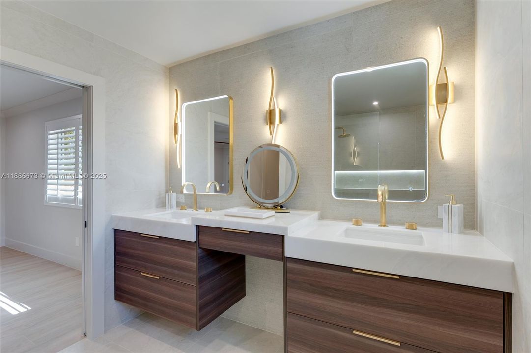 For Sale: $2,900,000 (3 beds, 2 baths, 2196 Square Feet)