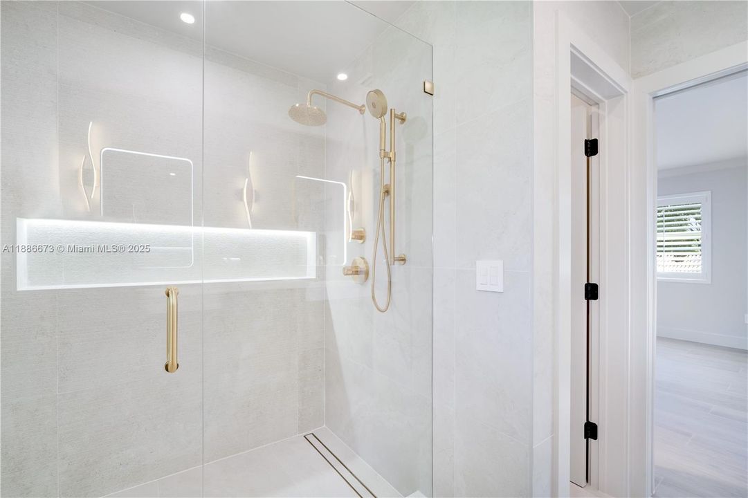 For Sale: $2,900,000 (3 beds, 2 baths, 2196 Square Feet)