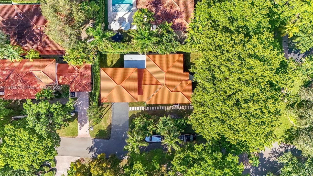 For Sale: $2,900,000 (3 beds, 2 baths, 2196 Square Feet)