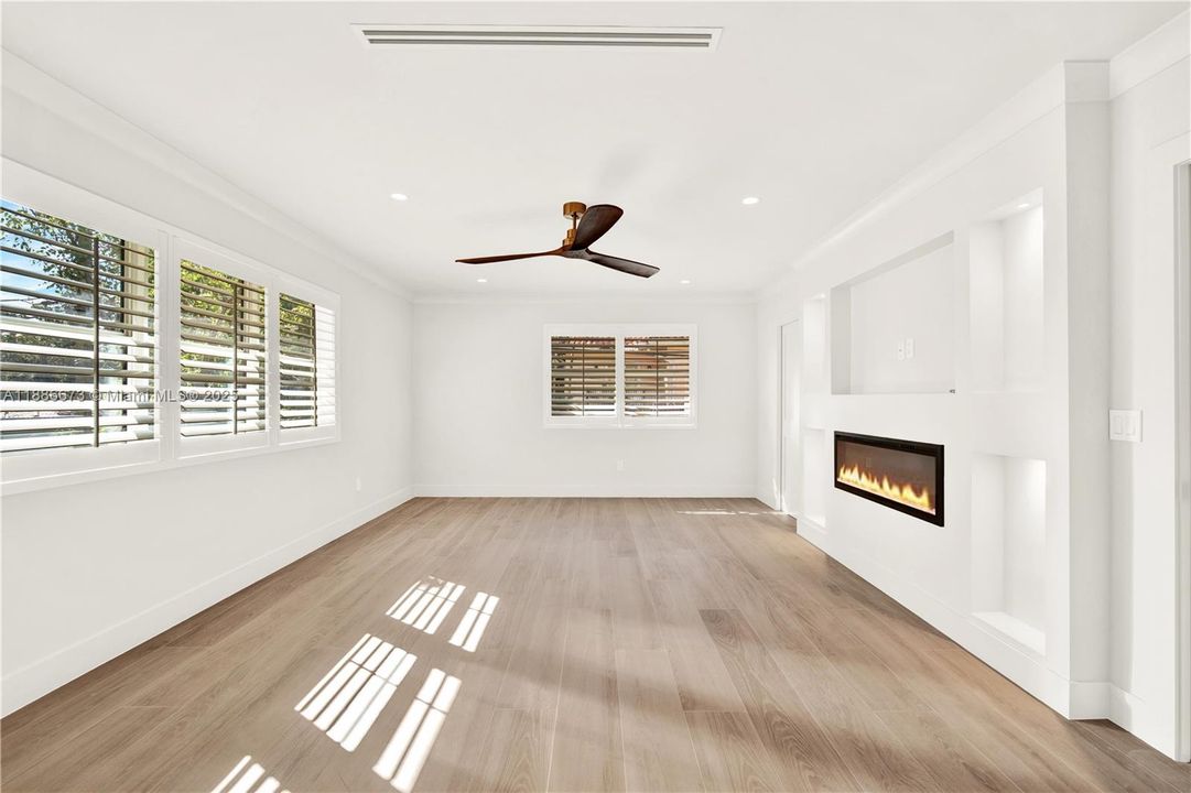 For Sale: $2,900,000 (3 beds, 2 baths, 2196 Square Feet)