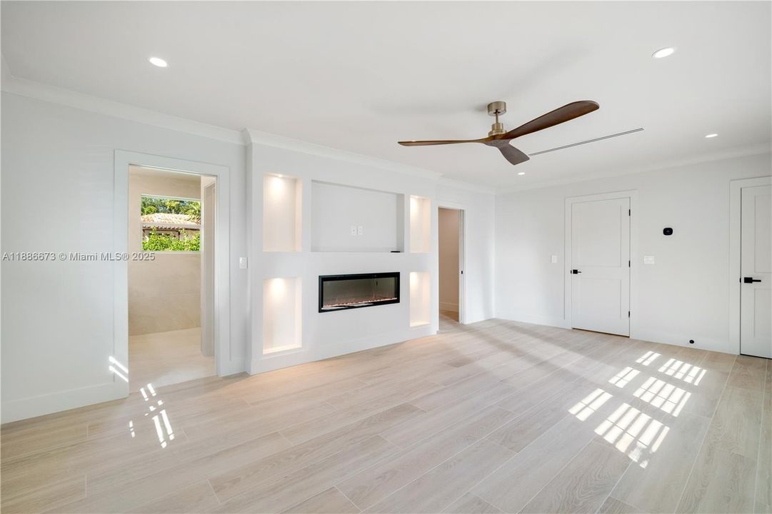 For Sale: $2,900,000 (3 beds, 2 baths, 2196 Square Feet)