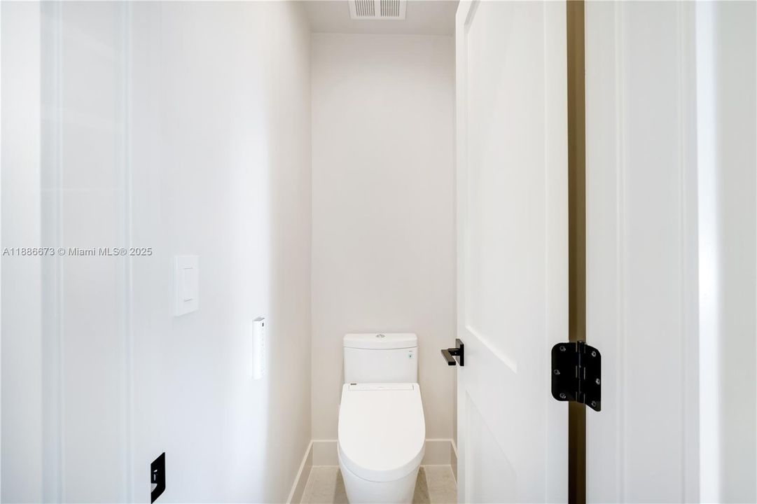 For Sale: $2,900,000 (3 beds, 2 baths, 2196 Square Feet)