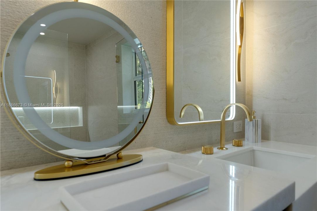 For Sale: $2,900,000 (3 beds, 2 baths, 2196 Square Feet)