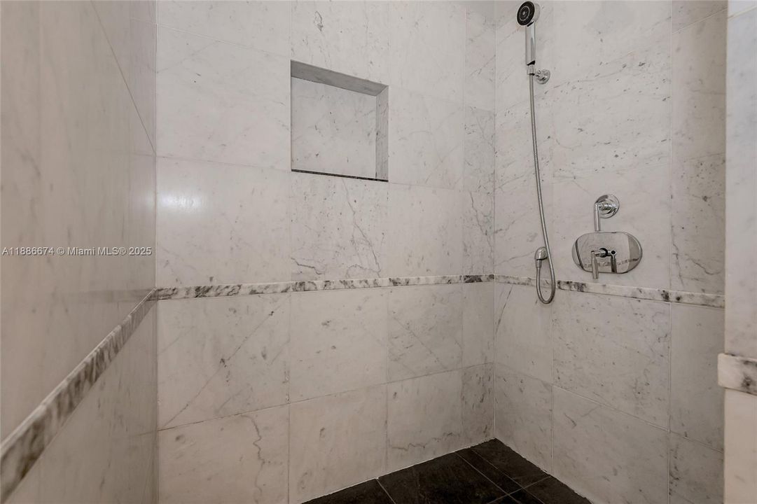 Под контрактом: $9,250 (2 спален, 2 ванн, 1755 Квадратных фут)