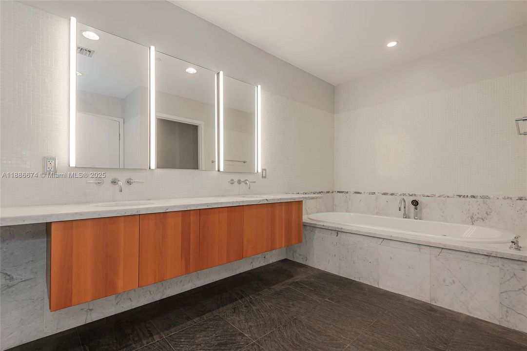 dual sink, tub, separate shower, water closet