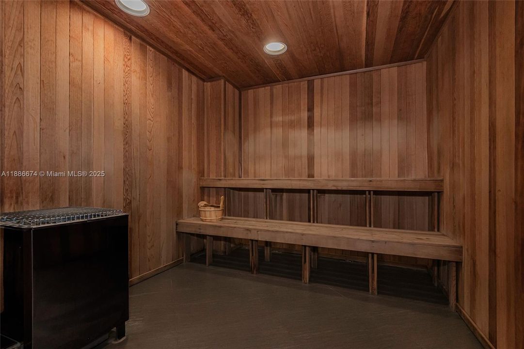 Под контрактом: $9,250 (2 спален, 2 ванн, 1755 Квадратных фут)