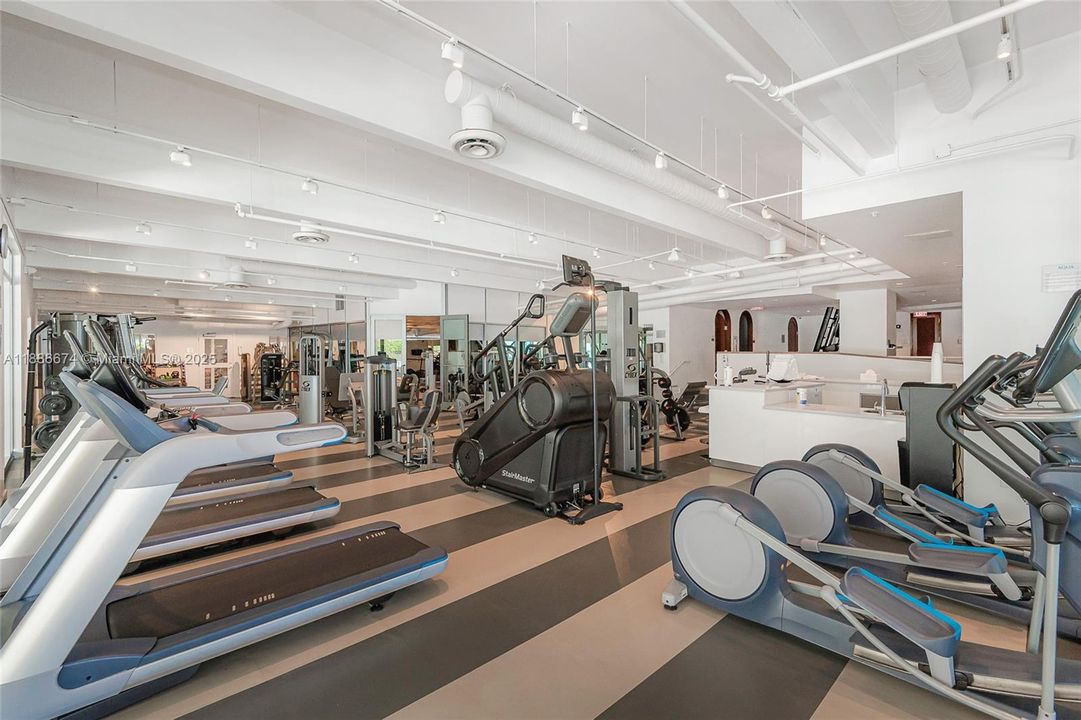 Под контрактом: $9,250 (2 спален, 2 ванн, 1755 Квадратных фут)