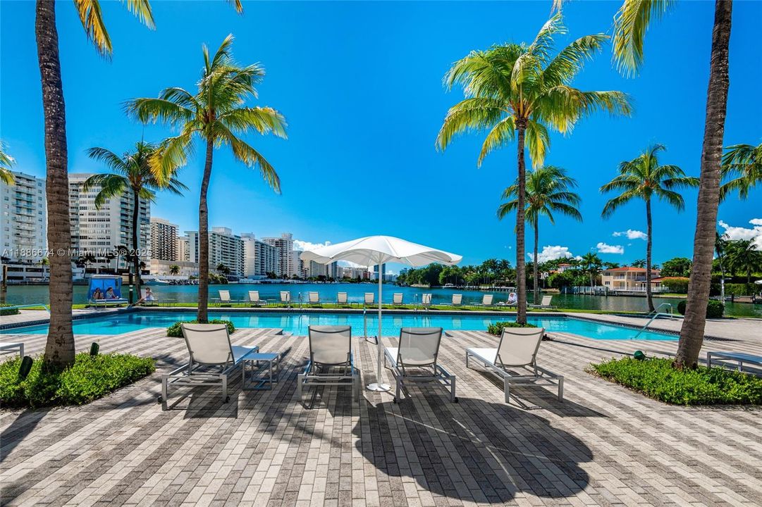 Под контрактом: $9,250 (2 спален, 2 ванн, 1755 Квадратных фут)