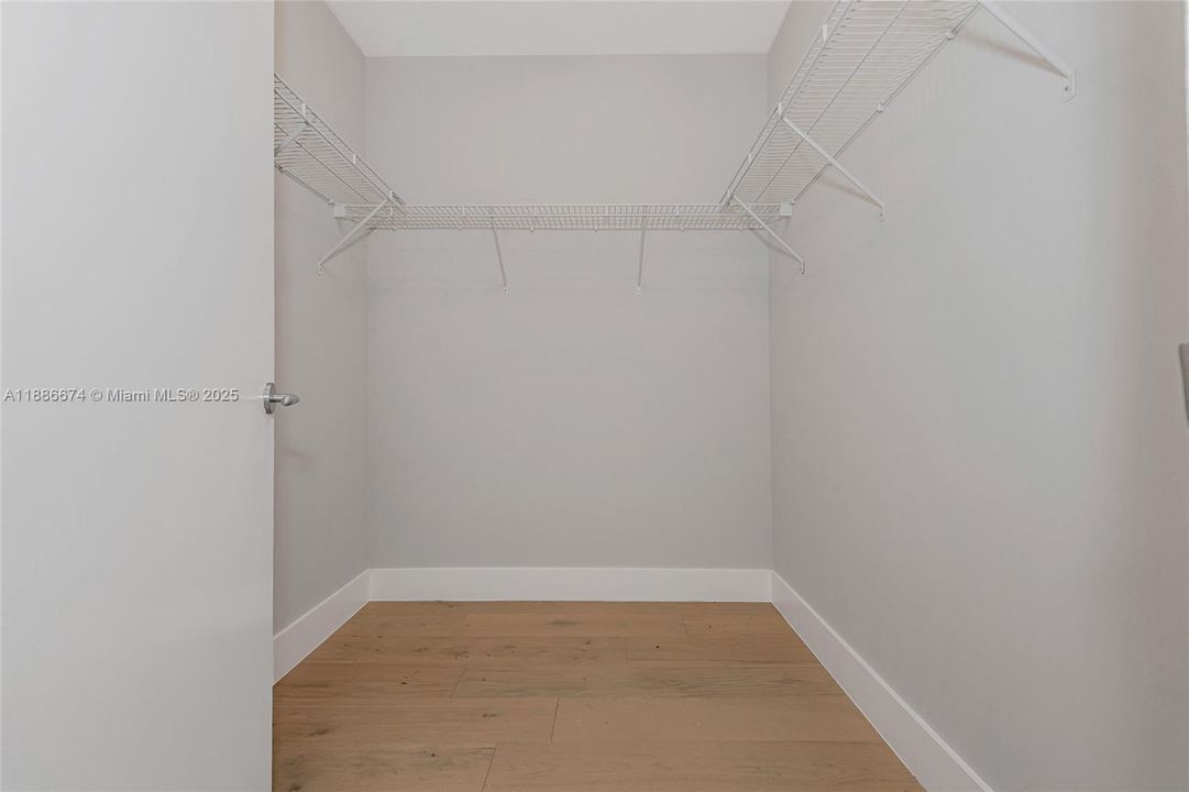 Под контрактом: $9,250 (2 спален, 2 ванн, 1755 Квадратных фут)