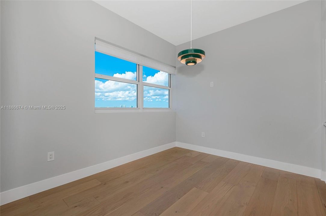 Под контрактом: $9,250 (2 спален, 2 ванн, 1755 Квадратных фут)