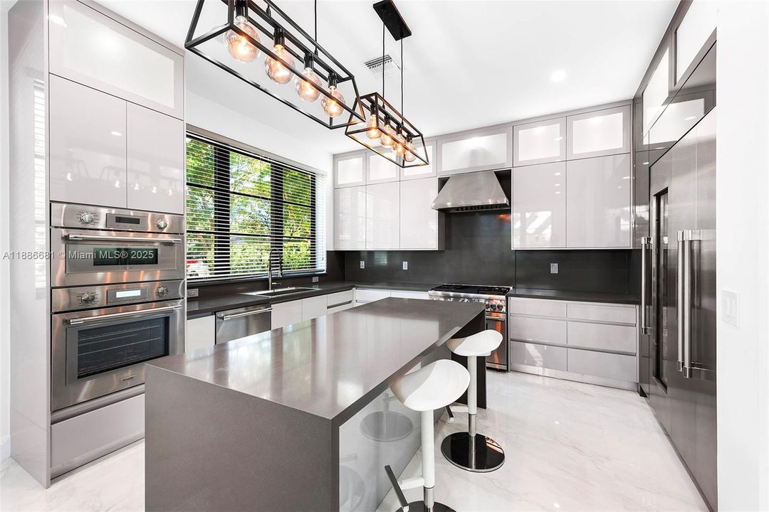 На продажу: $3,850,000 (5 спален, 4 ванн, 3440 Квадратных фут)