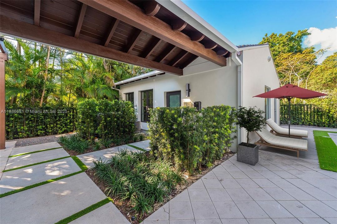 На продажу: $3,850,000 (5 спален, 4 ванн, 3440 Квадратных фут)