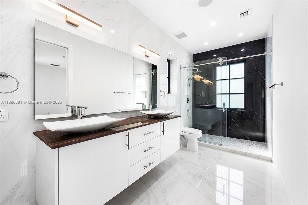 На продажу: $3,850,000 (5 спален, 4 ванн, 3440 Квадратных фут)