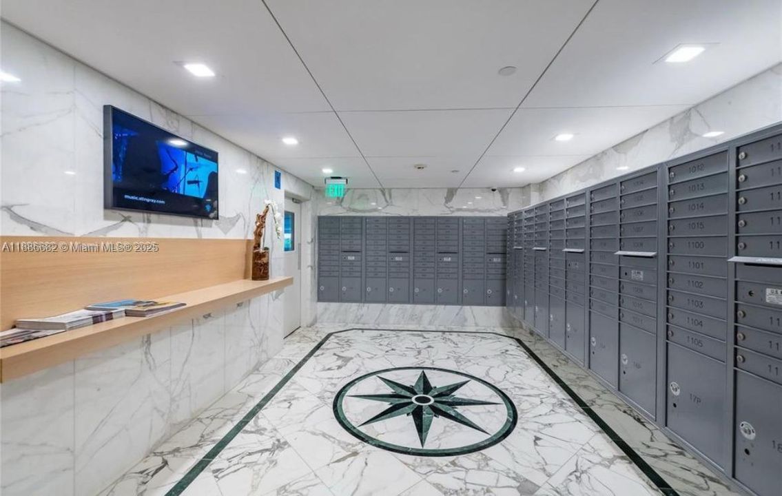 待售: $1,250,000 (3 贝兹, 2 浴室, 1350 平方英尺)