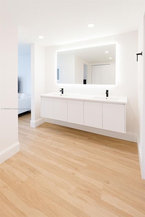 待售: $1,250,000 (3 贝兹, 2 浴室, 1350 平方英尺)