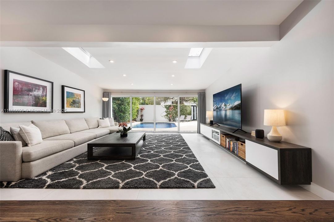 Active With Contract: $3,250,000 (4 beds, 4 baths, 3267 Square Feet)