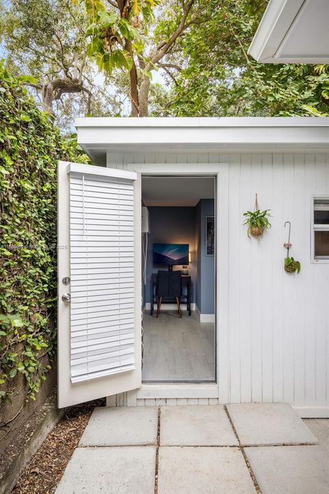 Active With Contract: $3,250,000 (4 beds, 4 baths, 3267 Square Feet)