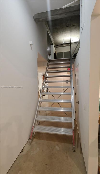 Retractable Elec Stairs