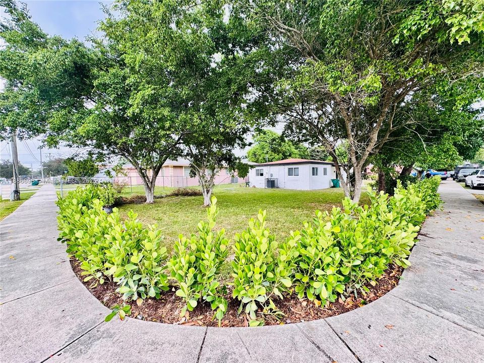 Active With Contract: $559,000 (4 beds, 2 baths, 1188 Square Feet)